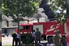 Cháy lớn ở Công ty sản xuất mút xốp trong KCN Nam Tân Uyên