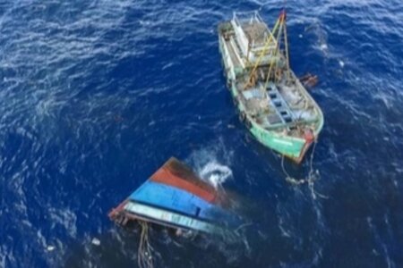 Tàu hàng tông tàu cá chìm trên biển, 2 ngư dân mất tích