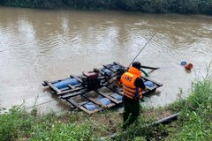 Gia Lai: 3 bố con bị lũ cuốn trôi khi trên đường về nhà