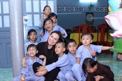 Ca sĩ Phi Nhung qua đời, ai sẽ lo cho 23 người con nuôi?
