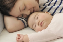 Mẹo dân gian giúp trẻ sơ sinh ngủ ngon cực đơn giản và hiệu quả cho mẹ
