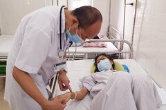 Bệnh nhân sốt xuất huyết gia tăng, cảnh báo nguy cơ “dịch chồng dịch”