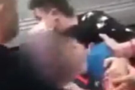 Hà Nội: Phụ nữ, trẻ em hoảng loạn vì nhóm người lạ tấn công vào nhà