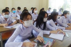 Từ hôm nay, học sinh tại nhiều địa phương được trở lại trường