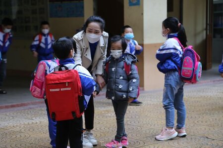 Học sinh tiểu học thành phố Vinh được đến trường sau 4 tháng nghỉ dịch