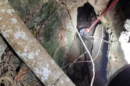 Tìm kiếm thi thể người con trong hang núi phát hiện hài cốt người cha mất tích 20 năm trước