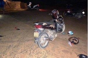 Đâm vào đống cát giữa đường, 4 người trong một gia đình thương vong