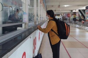 Vé xe Tết Nguyên đán ế ẩm, nhà xe 'đỏ mắt' chờ khách