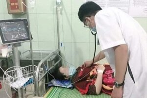 Cô gái trẻ bị sốc phản vệ sau khi ăn mì ăn liền