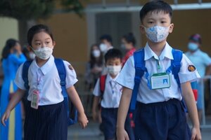 Sáng nay 1,9 triệu học sinh mầm non, tiểu học TP HCM đến trường