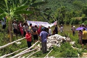 Rủ nhau đi bắt ốc, hai bé gái đuối nước tử vong