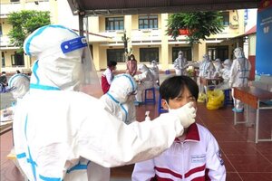 TP.HCM cấp gần 52.000 bộ kit test Covid-19 cho các trường công lập