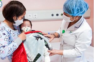 Bé 6 tháng tuổi bị bỏng nặng khi xông mũi họng phòng Covid-19