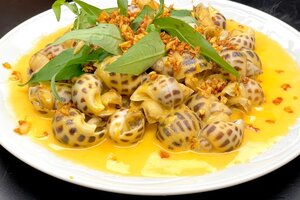 Cách làm ốc hương sốt trứng muối, xào me, xào bơ tỏi chuẩn vị ngoài hàng