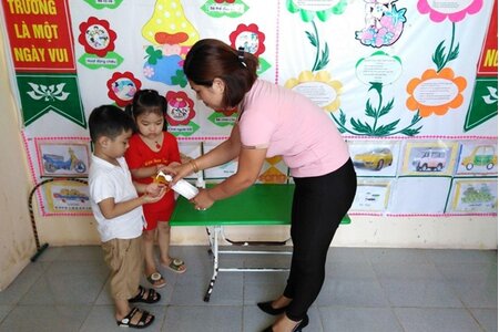 Hôm nay trẻ mầm non ở Ninh Bình đi học lại
