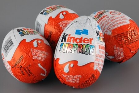 Đề nghị thu hồi kẹo trứng socola nhãn hiệu Kinder trên thị trường