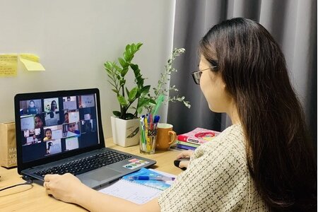 Nhiều trường đại học ở Hà Nội vẫn cho sinh viên học online