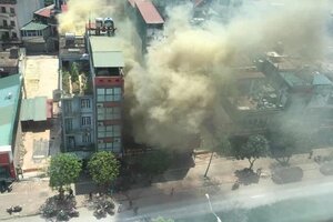 Hà Nội: Cháy quán bún chả, khách chạy thoát thân