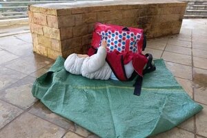 Bé gái 1 tuổi bị bỏ rơi ở Sapa kèm tờ giấy "chưa khai sinh"