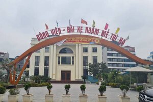 Một phần diện tích bãi đỗ xe Mễ Trì Hạ (Nam Từ Liêm) thành nơi tập Golf, kho chứa hàng hóa