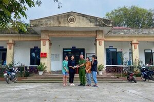 4 nữ sinh lớp 10 ở Vĩnh Phúc nhặt được của rơi trả lại người đánh mất