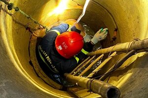 Giải cứu người đàn ông mắc kẹt dưới giếng nhiều giờ 