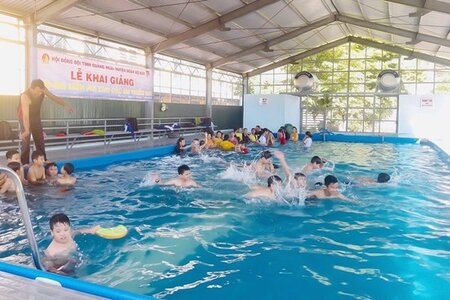 Nhiều tỉnh, thành phát động dạy bơi miễn phí cho trẻ em