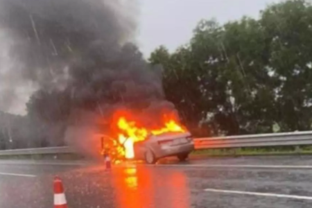 Xe con cháy ngùn ngụt trên cao tốc Hà Nội - Hải Phòng, tài xế nhảy ra ngoài thoát thân