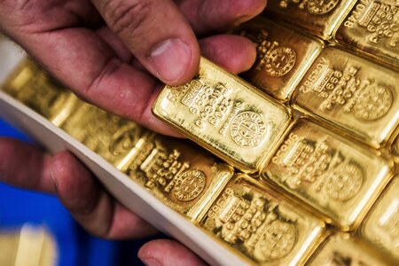Giá vàng hôm nay ngày 1/6: Đồng loạt giảm mạnh tới 300 nghìn đồng/lượng