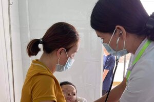 Cấp cứu kịp thời bé trai 2 tuổi bị rơi vào thùng nước