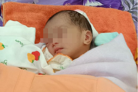 Bé gái sơ sinh bị bỏ rơi ở trước cổng trang trại tại Phú Yên