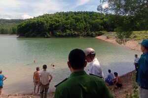 Trượt chân rơi xuống hồ, học sinh lớp 7 bị đuối nước tử vong