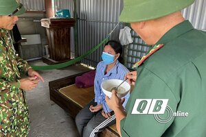 Đi tắm biển, người phụ nữ bị trôi dạt xa bờ gần 1 ngày