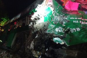 Ô tô tải tông xe khách trên trên quốc lộ 1A, 11 người thương vong