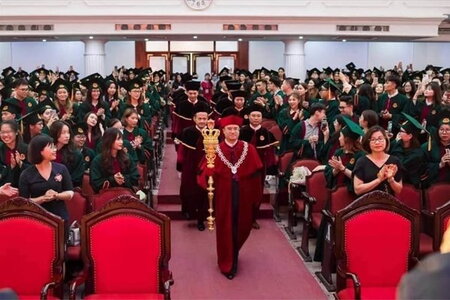 Đại học Quốc gia Hà Nội phản hồi về lễ tốt nghiệp đặc biệt của Trường ĐH Kinh tế