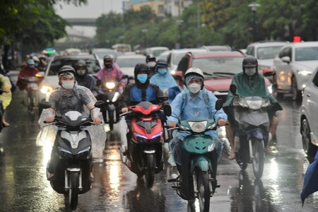 Tin thời tiết 2/8: Miền Trung đến Nam Bộ có mưa dông kéo dài