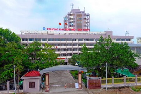 Trường Đại học Kiến trúc Hà Nội, Đại học Mỏ - Địa chất công bố điểm sàn