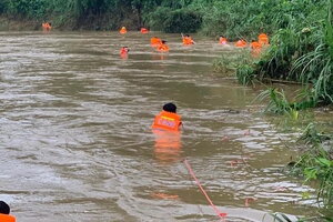 Tìm thấy thi thế bé trai 4 tuổi mất tích khi chơi ven suối