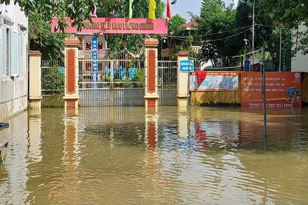 Thanh Hóa hơn 1.000 học sinh chưa thể đến lớp, Nghệ An 169 trường 'đóng cửa' vì ngập sâu trong nước
