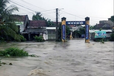 Hàng loạt trường ở 2 tỉnh Đà Nẵng và Phú Yên cho học sinh nghỉ vì mưa lớn, ngập úng