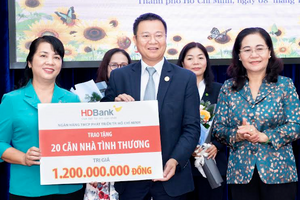 Doanh nghiệp lớn cùng TP.HCM hưởng ứng Tháng cao điểm 'Vì người nghèo' 2022