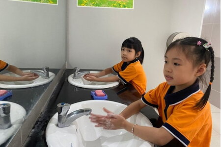 TP.HCM yêu cầu trường học phải có xà phòng rửa tay, vòi nước sạch