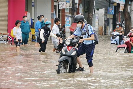 Cần Thơ tiếp tục cho học sinh nghỉ học 2 ngày do triều cường vượt mức báo động III