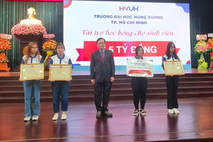 Một trường đại học tại TP HCM tặng mỗi tân sinh viên 10 triệu đồng
