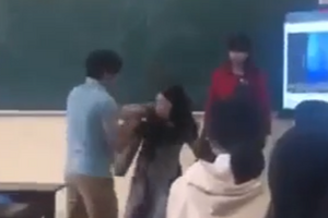 Xác minh vụ nữ giáo viên bị nam đồng nghiệp xô đẩy, kéo ra khỏi lớp học