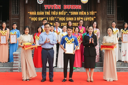 Hà Tĩnh tuyên dương 52 nhà giáo trẻ, học sinh, sinh viên có thành tích xuất sắc