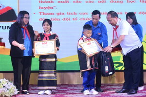 Tuyên dương 81 thiếu nhi dân tộc, thiếu nhi nghèo vượt khó ở Gia Lai