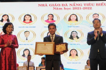 Đà Nẵng tôn vinh 21 nhà giáo tiêu biểu năm học 2021-2022