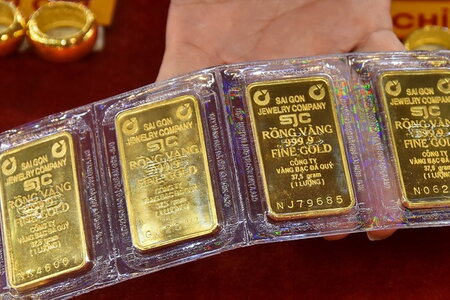 Giá vàng hôm nay ngày 1/3: Đồng loạt tăng tới 300 nghìn đồng/lượng