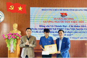Tuyên dương nam sinh nhặt được 15 triệu đồng, trả lại cho người đi chữa bệnh
